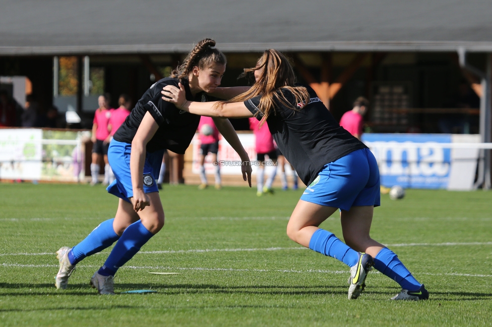 Altenmarkt - Sturm Graz
OEFB Frauen Bundesliga, 8. Runde, SKV Altenmarkt - SK Sturm Graz, Sportplatz Altenmarkt-Tr. SKV, 29.10.2022. 

Foto zeigt Julia Magerl (Sturm Damen) und Anna Maria Wirnsberger (Sturm Damen)
