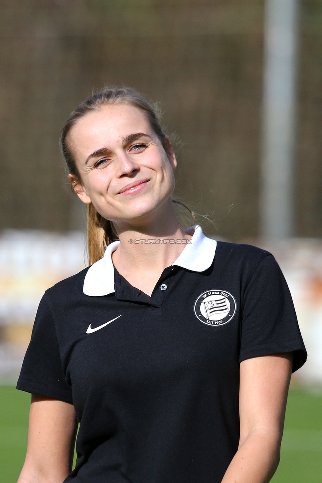 Altenmarkt - Sturm Graz
OEFB Frauen Bundesliga, 8. Runde, SKV Altenmarkt - SK Sturm Graz, Sportplatz Altenmarkt-Tr. SKV, 29.10.2022. 

Foto zeigt Carmen Schauer (Betreuerin Sturm Damen)
