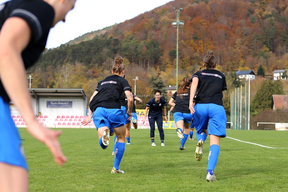 Altenmarkt - Sturm Graz
OEFB Frauen Bundesliga, 8. Runde, SKV Altenmarkt - SK Sturm Graz, Sportplatz Altenmarkt-Tr. SKV, 29.10.2022. 

Foto zeigt Emily Cancienne (Assistenz Trainer Sturm Damen)
