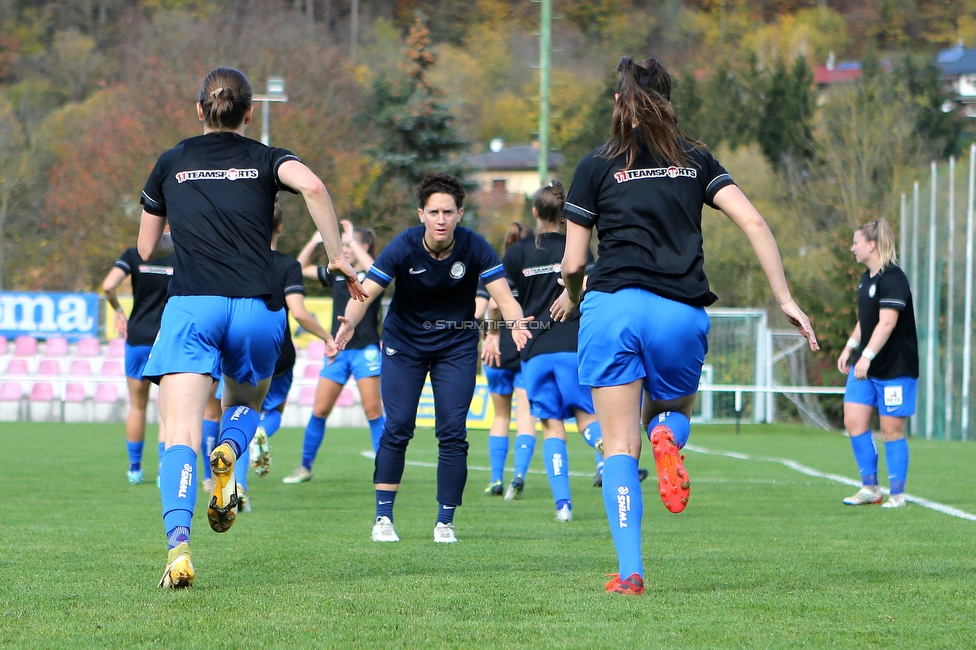 Altenmarkt - Sturm Graz
OEFB Frauen Bundesliga, 8. Runde, SKV Altenmarkt - SK Sturm Graz, Sportplatz Altenmarkt-Tr. SKV, 29.10.2022. 

Foto zeigt Emily Cancienne (Assistenz Trainer Sturm Damen)
