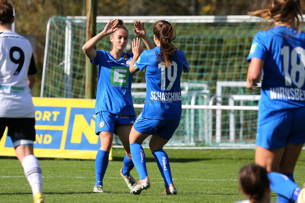 Altenmarkt - Sturm Graz
OEFB Frauen Bundesliga, 8. Runde, SKV Altenmarkt - SK Sturm Graz, Sportplatz Altenmarkt-Tr. SKV, 29.10.2022. 

Foto zeigt Michela Croatto (Sturm Damen) und Annabel Schasching (Sturm Damen)
