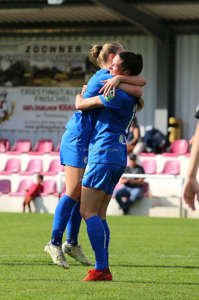 Altenmarkt - Sturm Graz
OEFB Frauen Bundesliga, 8. Runde, SKV Altenmarkt - SK Sturm Graz, Sportplatz Altenmarkt-Tr. SKV, 29.10.2022. 

Foto zeigt Anna Malle (Sturm Damen) und Anna Maria Wirnsberger (Sturm Damen)
