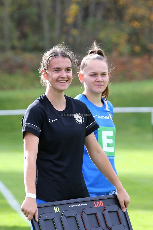 Altenmarkt - Sturm Graz
OEFB Frauen Bundesliga, 8. Runde, SKV Altenmarkt - SK Sturm Graz, Sportplatz Altenmarkt-Tr. SKV, 29.10.2022. 

Foto zeigt Leonie Tragl (Sturm Damen) und Julia Keutz (Sturm Damen)
