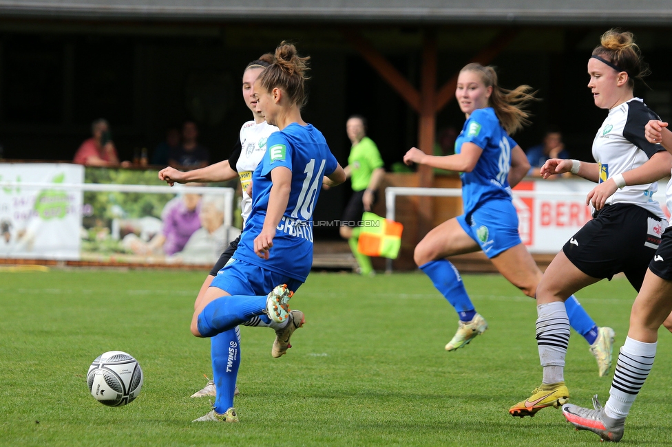 Altenmarkt - Sturm Graz
OEFB Frauen Bundesliga, 8. Runde, SKV Altenmarkt - SK Sturm Graz, Sportplatz Altenmarkt-Tr. SKV, 29.10.2022. 

Foto zeigt Michela Croatto (Sturm Damen) und Anna Maria Wirnsberger (Sturm Damen)
