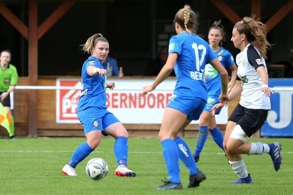 Altenmarkt - Sturm Graz
OEFB Frauen Bundesliga, 8. Runde, SKV Altenmarkt - SK Sturm Graz, Sportplatz Altenmarkt-Tr. SKV, 29.10.2022. 

Foto zeigt Julia Matuschewski (Sturm Damen) und Sophia Bertolo (Sturm Damen)
