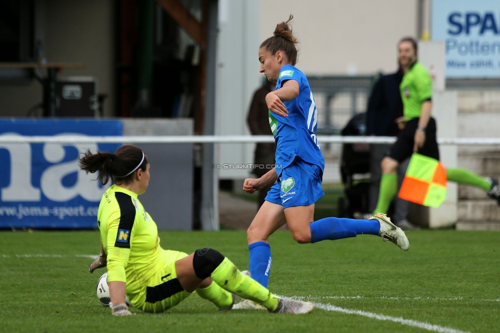 Altenmarkt - Sturm Graz
OEFB Frauen Bundesliga, 8. Runde, SKV Altenmarkt - SK Sturm Graz, Sportplatz Altenmarkt-Tr. SKV, 29.10.2022. 

Foto zeigt Michela Croatto (Sturm Damen)
