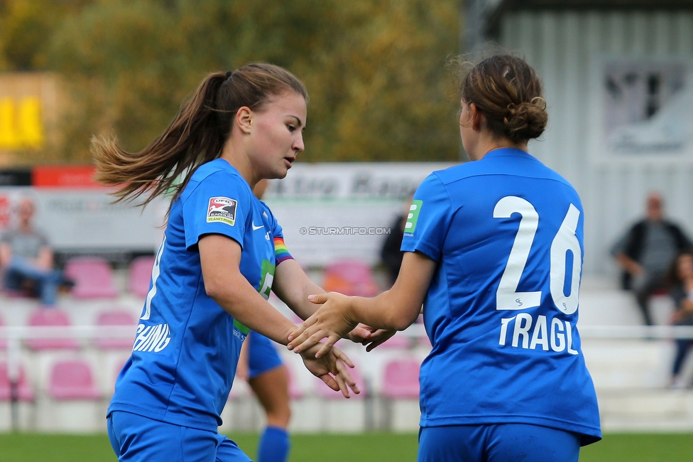 Altenmarkt - Sturm Graz
OEFB Frauen Bundesliga, 8. Runde, SKV Altenmarkt - SK Sturm Graz, Sportplatz Altenmarkt-Tr. SKV, 29.10.2022. 

Foto zeigt Annabel Schasching (Sturm Damen) und Leonie Tragl (Sturm Damen)
