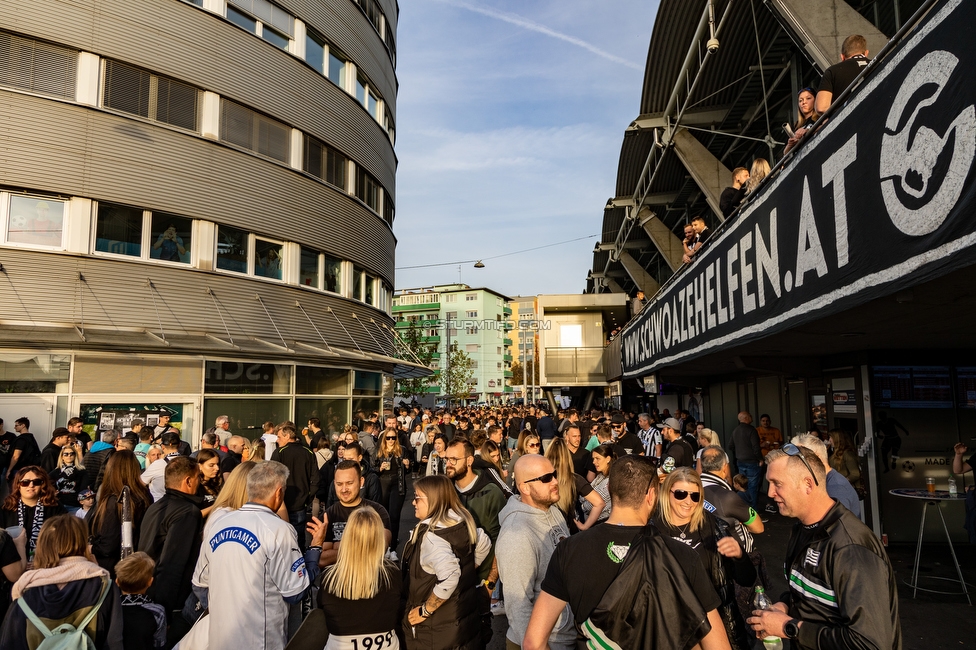 Sturm Graz - Ried
Oesterreichische Fussball Bundesliga, 14. Runde, SK Sturm Graz - SV Ried, Stadion Liebenau Graz, 30.10.2022. 

Foto zeigt Fans von Sturm
Schlüsselwörter: schwoazehelfen