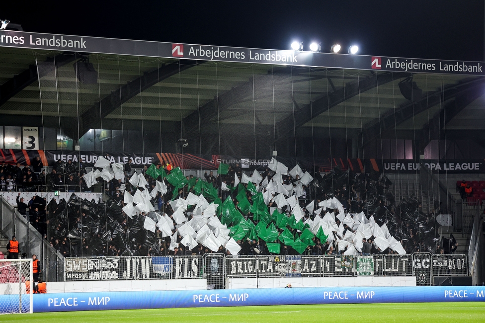 Midtjylland - Sturm Graz
UEFA Europa League Gruppenphase 6. Spieltag, FC Midtjylland - SK Sturm Graz, Arena Herning, 03.11.2022. 

Foto zeigt Fans von Sturm mit einer Choreografie
