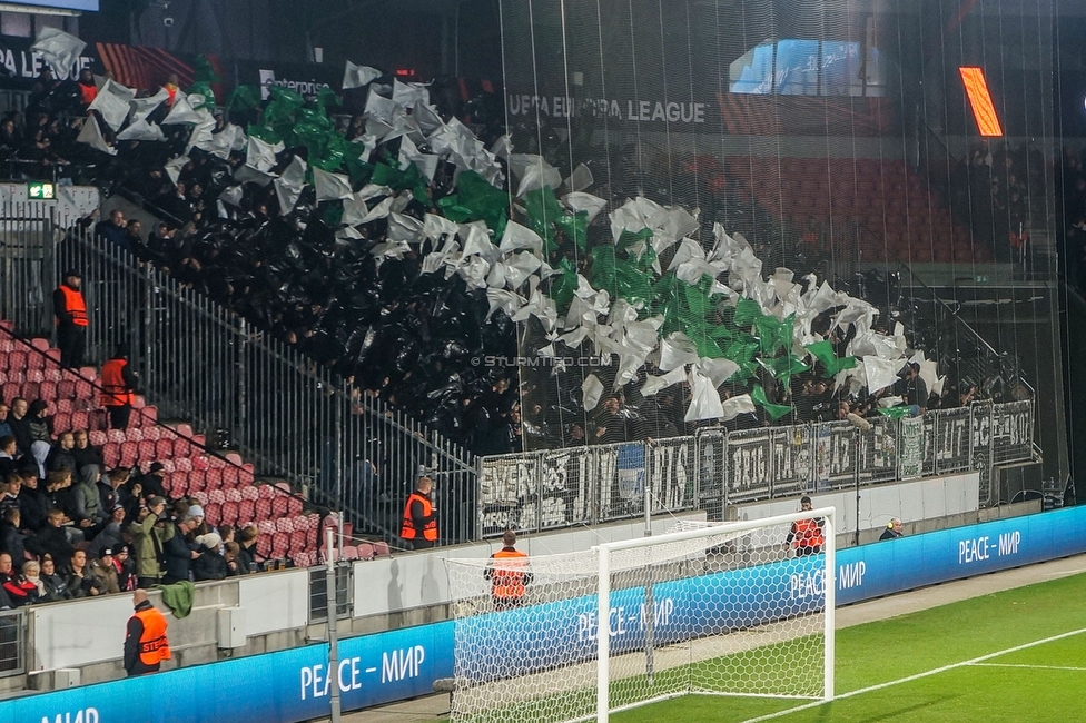 Midtjylland - Sturm Graz
UEFA Europa League Gruppenphase 6. Spieltag, FC Midtjylland - SK Sturm Graz, Arena Herning, 03.11.2022. 

Foto zeigt Fans von Sturm mit einer Choreografie
