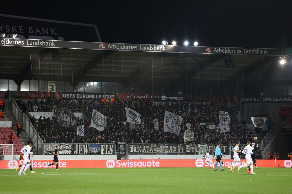 Midtjylland - Sturm Graz
UEFA Europa League Gruppenphase 6. Spieltag, FC Midtjylland - SK Sturm Graz, Arena Herning, 03.11.2022. 

Foto zeigt Fans von Sturm
