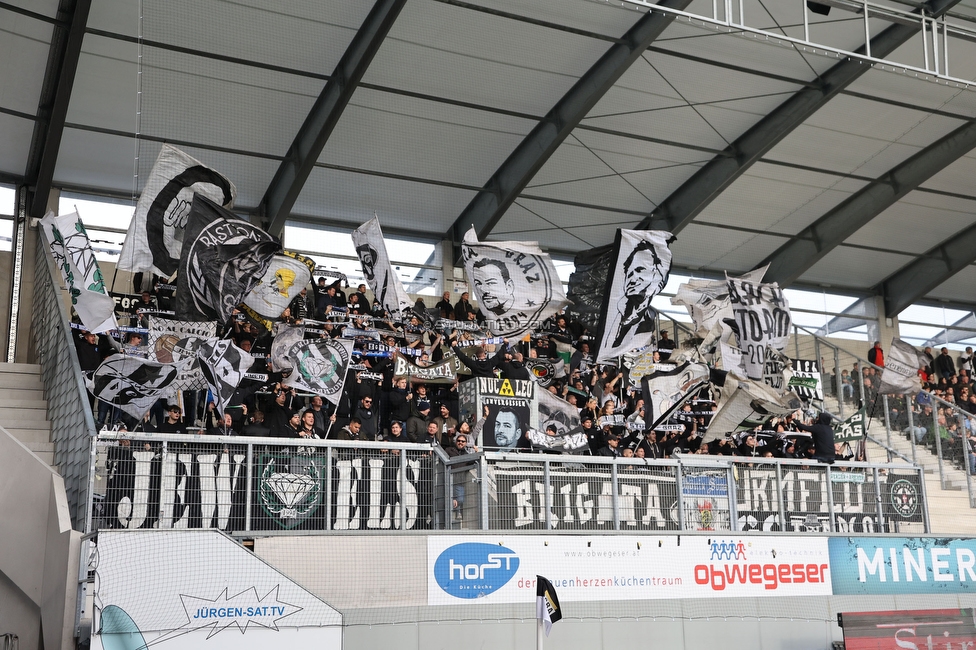 Altach - Sturm Graz
Oesterreichische Fussball Bundesliga, 15. Runde, SCR Altach - SK Sturm Graz, Stadion Schnabelholz Altach, 06.11.2022. 

Foto zeigt Fans von Sturm
Schlüsselwörter: schals