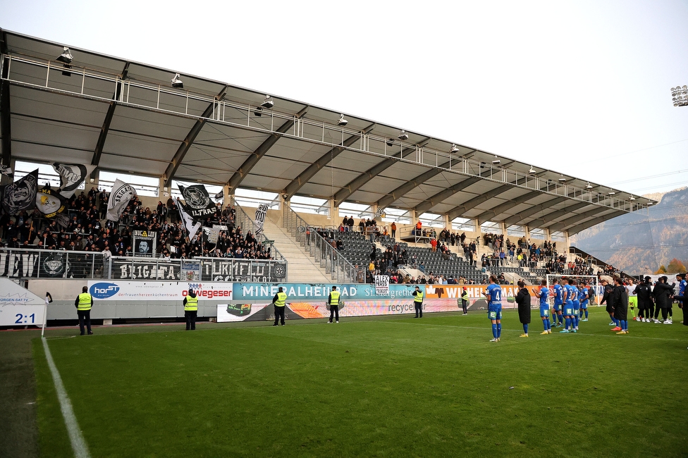 Altach - Sturm Graz
Oesterreichische Fussball Bundesliga, 15. Runde, SCR Altach - SK Sturm Graz, Stadion Schnabelholz Altach, 06.11.2022. 

Foto zeigt Fans von Sturm und die Mannschaft von Sturm
