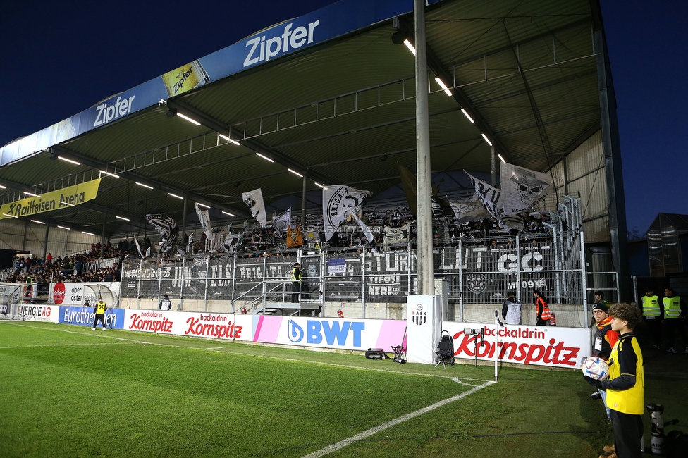 LASK - Sturm Graz
Oesterreichische Fussball Bundesliga, 16. Runde,  LASK - SK Sturm Graz, Raiffeisen Arena Pasching, 13.11.2022. 

Foto zeigt Fans von Sturm
