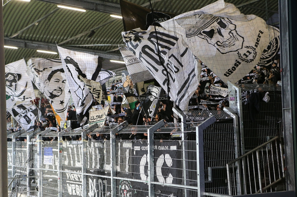 LASK - Sturm Graz
Oesterreichische Fussball Bundesliga, 16. Runde,  LASK - SK Sturm Graz, Raiffeisen Arena Pasching, 13.11.2022. 

Foto zeigt Fans von Sturm
