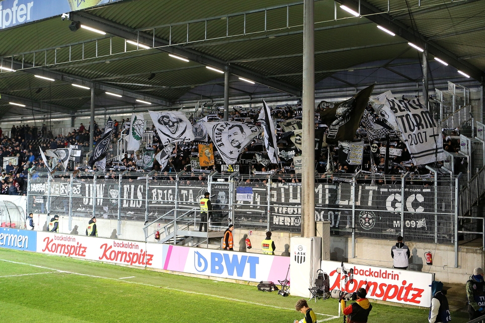 LASK - Sturm Graz
Oesterreichische Fussball Bundesliga, 16. Runde,  LASK - SK Sturm Graz, Raiffeisen Arena Pasching, 13.11.2022. 

Foto zeigt Fans von Sturm
