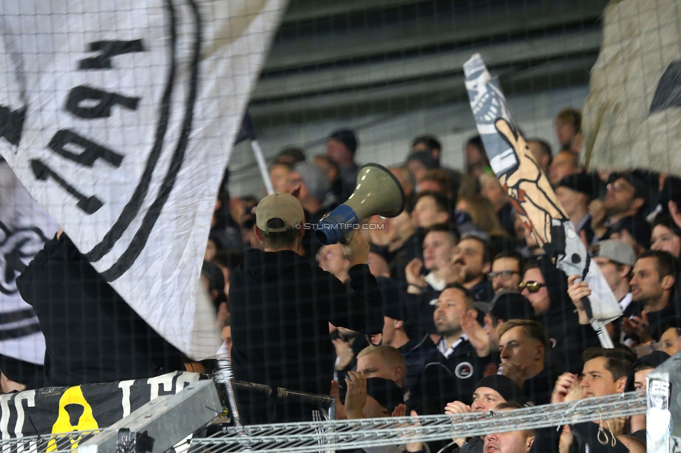 LASK - Sturm Graz
Oesterreichische Fussball Bundesliga, 16. Runde,  LASK - SK Sturm Graz, Raiffeisen Arena Pasching, 13.11.2022. 

Foto zeigt Fans von Sturm
