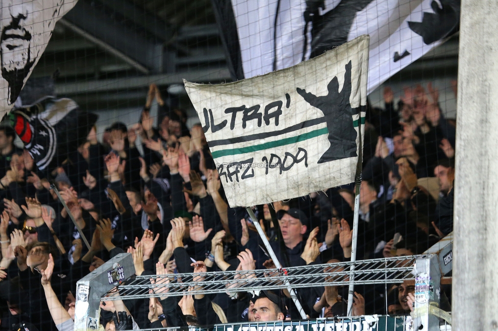 LASK - Sturm Graz
Oesterreichische Fussball Bundesliga, 16. Runde,  LASK - SK Sturm Graz, Raiffeisen Arena Pasching, 13.11.2022. 

Foto zeigt Fans von Sturm
Schlüsselwörter: sturmflut