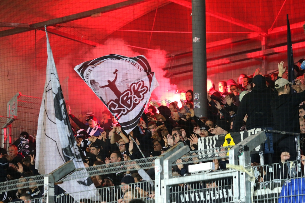 LASK - Sturm Graz
Oesterreichische Fussball Bundesliga, 16. Runde,  LASK - SK Sturm Graz, Raiffeisen Arena Pasching, 13.11.2022. 

Foto zeigt Fans von Sturm
Schlüsselwörter: pyrotechnik