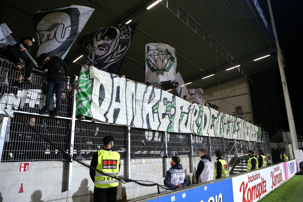 LASK - Sturm Graz
Oesterreichische Fussball Bundesliga, 16. Runde,  LASK - SK Sturm Graz, Raiffeisen Arena Pasching, 13.11.2022. 

Foto zeigt Fans von Sturm mit einem Spruchband
