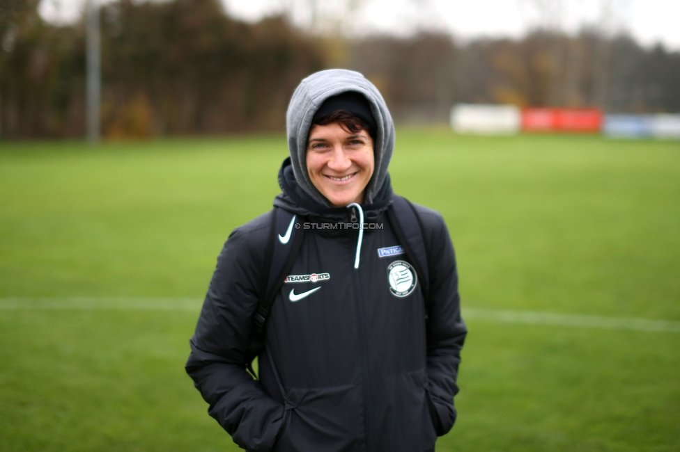 Suedburgenland - Sturm Damen
OEFB Frauen Cup, FC Suedburgenland  - SK Sturm Graz Damen, FussballArena Mischendorf, 19.11.2022. 

Foto zeigt Emily Cancienne (Assistenz Trainer Sturm Damen)
