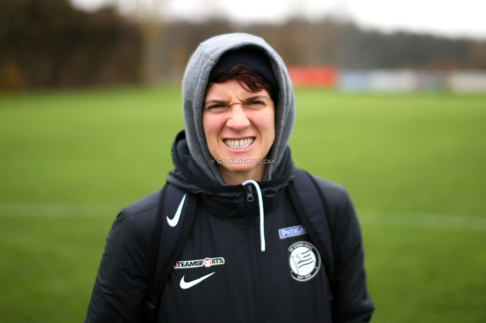 Suedburgenland - Sturm Damen
OEFB Frauen Cup, FC Suedburgenland  - SK Sturm Graz Damen, FussballArena Mischendorf, 19.11.2022. 

Foto zeigt Emily Cancienne (Assistenz Trainer Sturm Damen)
