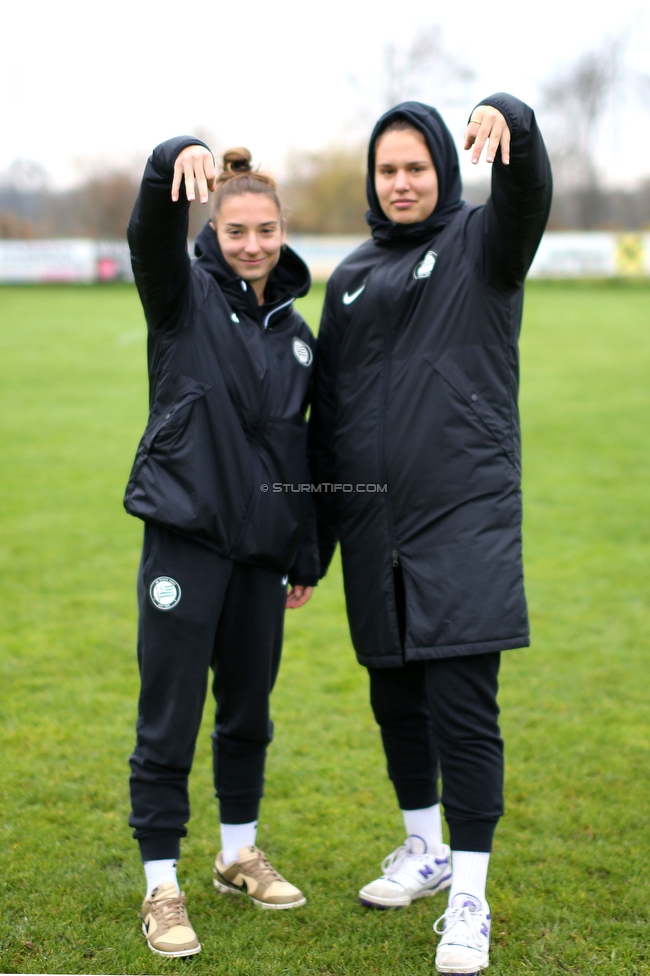 Suedburgenland - Sturm Damen
OEFB Frauen Cup, FC Suedburgenland  - SK Sturm Graz Damen, FussballArena Mischendorf, 19.11.2022. 

Foto zeigt Michela Croatto (Sturm Damen) und Valentina Kroell (Sturm Damen)
