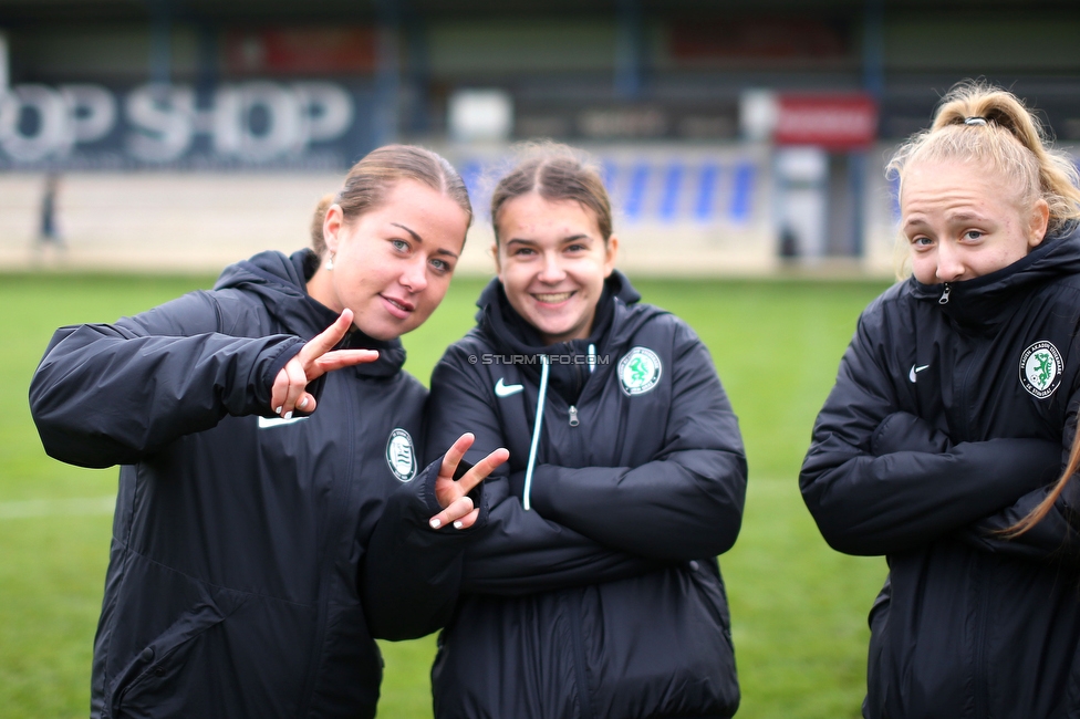 Suedburgenland - Sturm Damen
OEFB Frauen Cup, FC Suedburgenland  - SK Sturm Graz Damen, FussballArena Mischendorf, 19.11.2022. 

Foto zeigt Mariella El Sherif (Sturm Damen), Leonie Tragl (Sturm Damen) und Sarah Schiemel (Sturm Damen)
