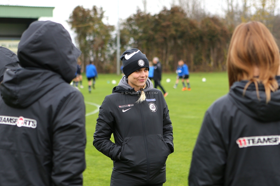 Suedburgenland - Sturm Damen
OEFB Frauen Cup, FC Suedburgenland  - SK Sturm Graz Damen, FussballArena Mischendorf, 19.11.2022. 

Foto zeigt Carmen Schauer (Betreuerin Sturm Damen)
