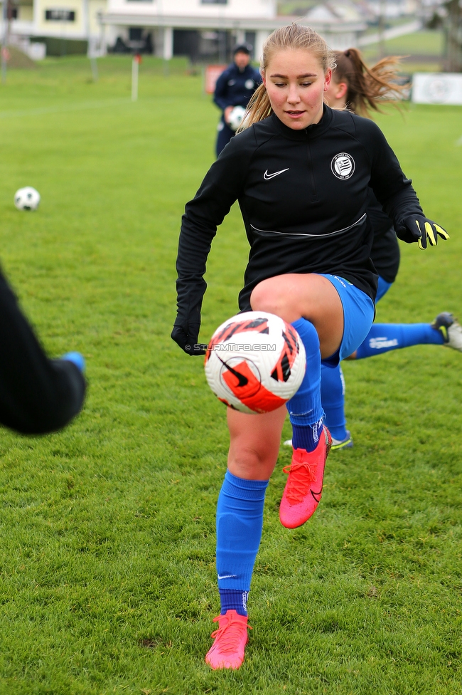 Suedburgenland - Sturm Damen
OEFB Frauen Cup, FC Suedburgenland  - SK Sturm Graz Damen, FussballArena Mischendorf, 19.11.2022. 

Foto zeigt Anna Maria Wirnsberger (Sturm Damen)
