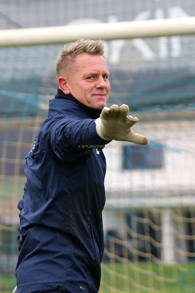 Suedburgenland - Sturm Damen
OEFB Frauen Cup, FC Suedburgenland  - SK Sturm Graz Damen, FussballArena Mischendorf, 19.11.2022. 

Foto zeigt Daniel Gutschi (Torwart Trainer Sturm Damen)
