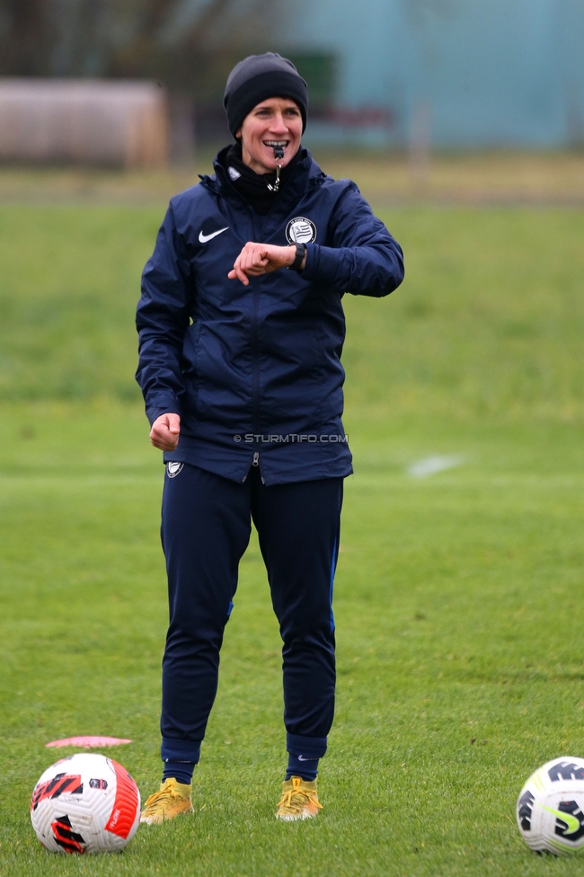 Suedburgenland - Sturm Damen
OEFB Frauen Cup, FC Suedburgenland  - SK Sturm Graz Damen, FussballArena Mischendorf, 19.11.2022. 

Foto zeigt Emily Cancienne (Assistenz Trainer Sturm Damen)
