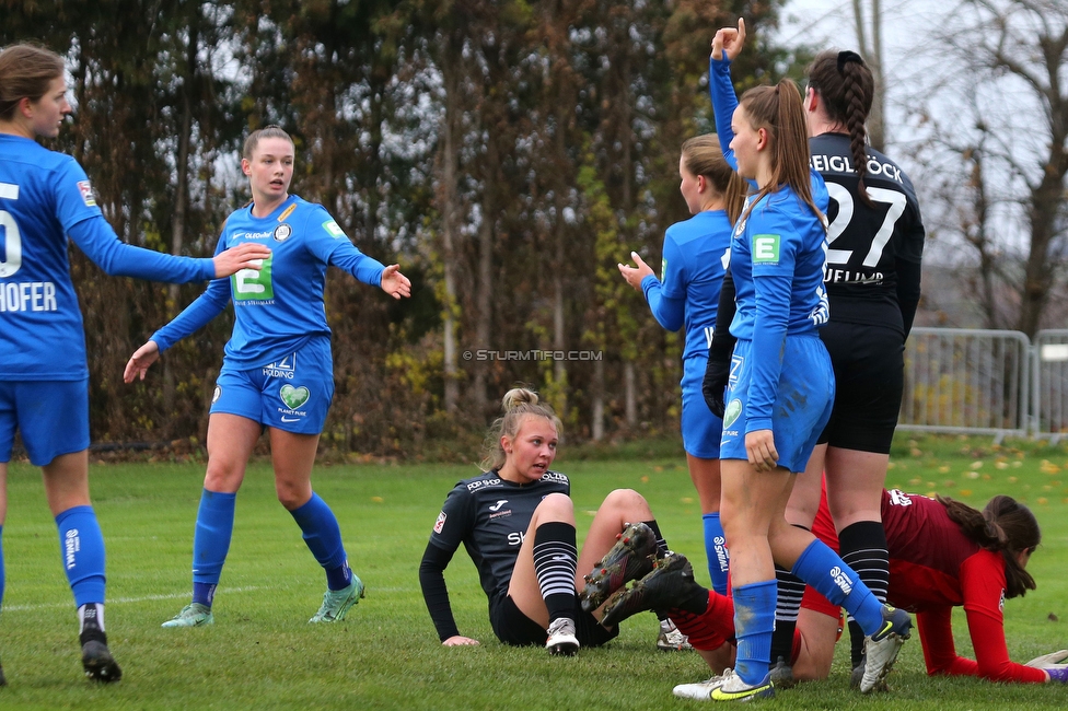 Suedburgenland - Sturm Damen
OEFB Frauen Cup, FC Suedburgenland  - SK Sturm Graz Damen, FussballArena Mischendorf, 19.11.2022. 

Foto zeigt Julia Keutz (Sturm Damen) und Merle Kirschstein (Sturm Damen)
