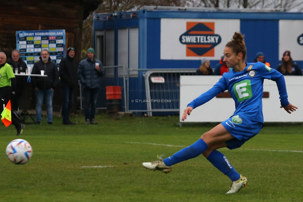 Suedburgenland - Sturm Damen
OEFB Frauen Cup, FC Suedburgenland  - SK Sturm Graz Damen, FussballArena Mischendorf, 19.11.2022. 

Foto zeigt Michela Croatto (Sturm Damen)
