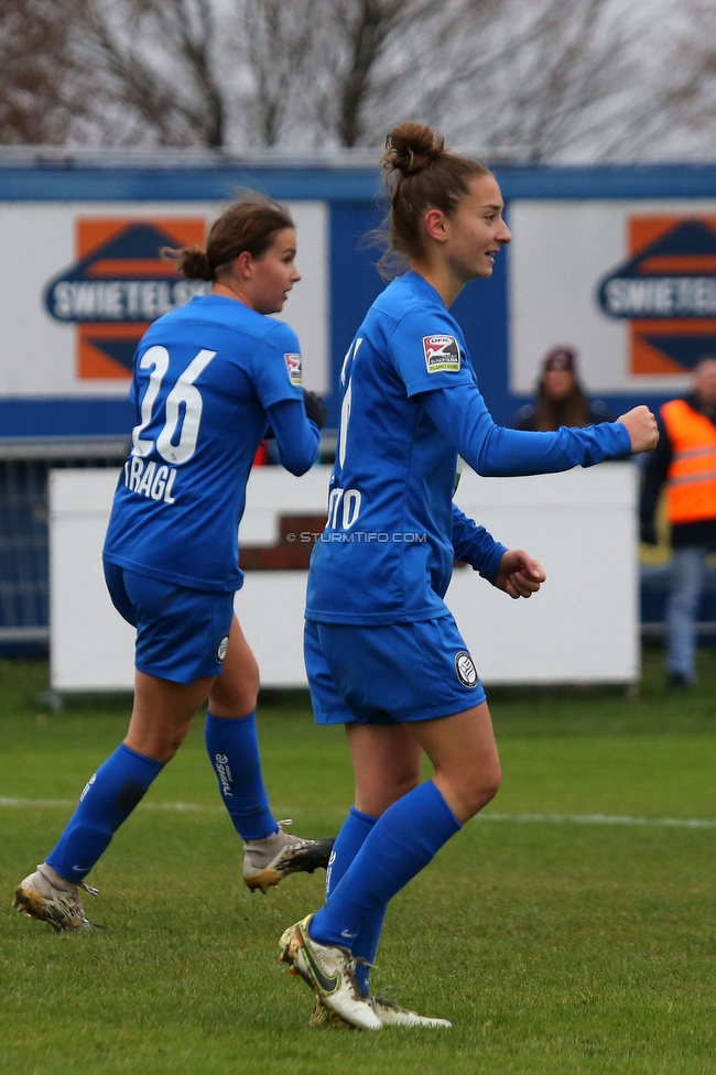 Suedburgenland - Sturm Damen
OEFB Frauen Cup, FC Suedburgenland  - SK Sturm Graz Damen, FussballArena Mischendorf, 19.11.2022.  

Foto zeigt Michela Croatto (Sturm Damen) und Leonie Tragl (Sturm Damen)
