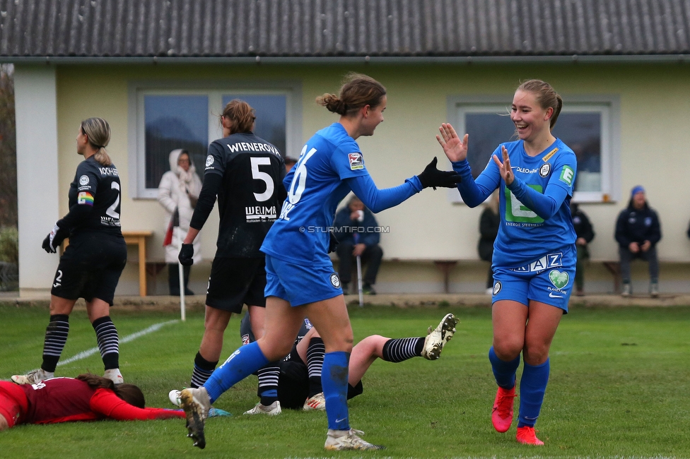 Suedburgenland - Sturm Damen
OEFB Frauen Cup, FC Suedburgenland  - SK Sturm Graz Damen, FussballArena Mischendorf, 19.11.2022. 

Foto zeigt Leonie Tragl (Sturm Damen) und Anna Maria Wirnsberger (Sturm Damen)
