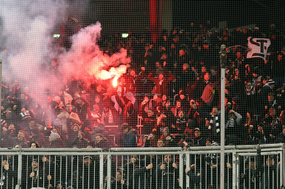 Salzburg - Sturm Graz
OEFB Cup, Viertelfinale, FC RB Salzburg - SK Sturm Graz, Stadion Wals Siezenheim, 03.02.2023. 

Foto zeigt Fans von Sturm
Schlüsselwörter: pyrotechnik