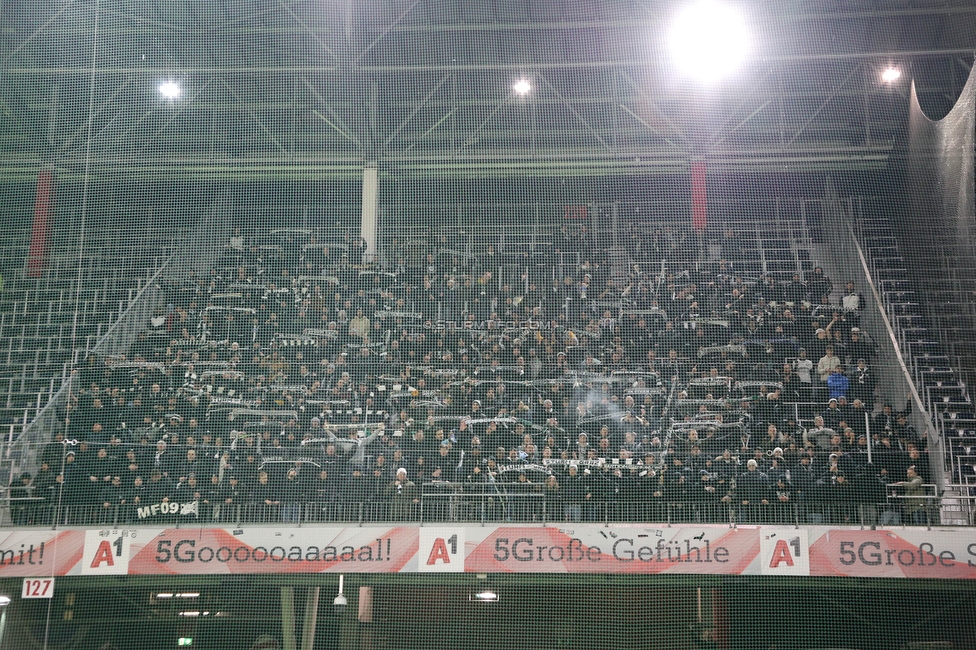 Salzburg - Sturm Graz
OEFB Cup, Viertelfinale, FC RB Salzburg - SK Sturm Graz, Stadion Wals Siezenheim, 03.02.2023. 

Foto zeigt Fans von Sturm
Schlüsselwörter: schals