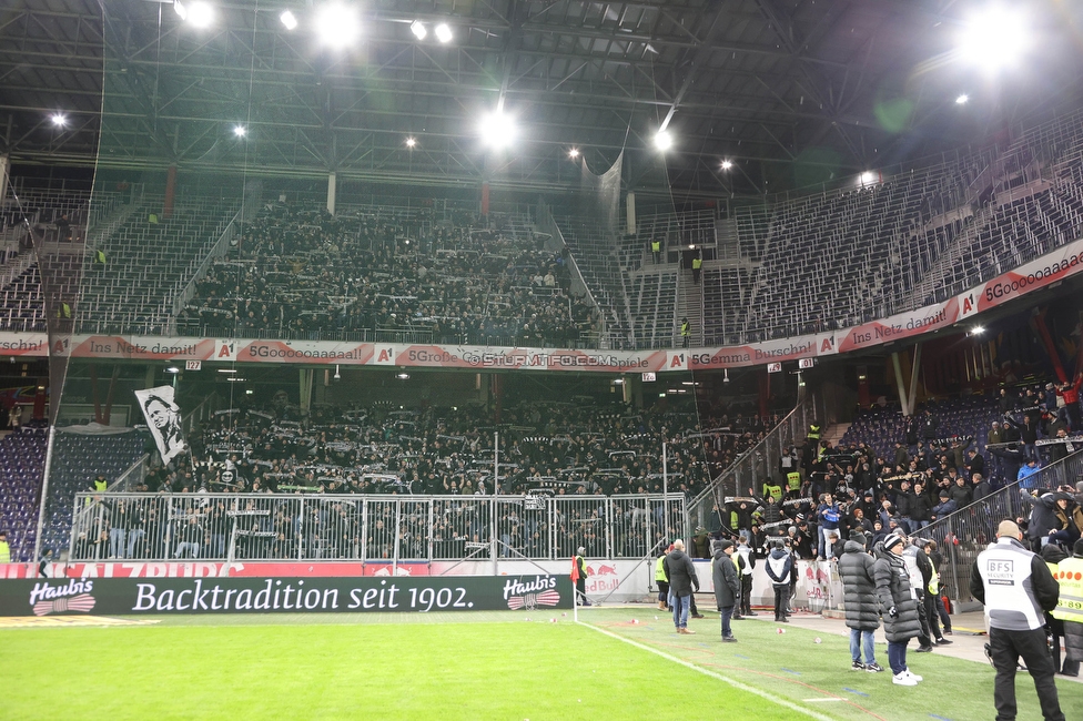 Salzburg - Sturm Graz
OEFB Cup, Viertelfinale, FC RB Salzburg - SK Sturm Graz, Stadion Wals Siezenheim, 03.02.2023. 

Foto zeigt Fans von Sturm
Schlüsselwörter: schals