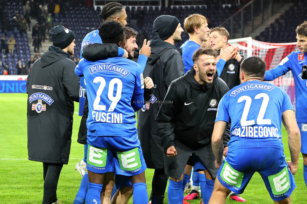 Salzburg - Sturm Graz
OEFB Cup, Viertelfinale, FC RB Salzburg - SK Sturm Graz, Stadion Wals Siezenheim, 03.02.2023. 

Foto zeigt Mohammed Gadafi Fuseini (Sturm), Albian Ajeti (Sturm) und Jusuf Gazibegovic (Sturm)
