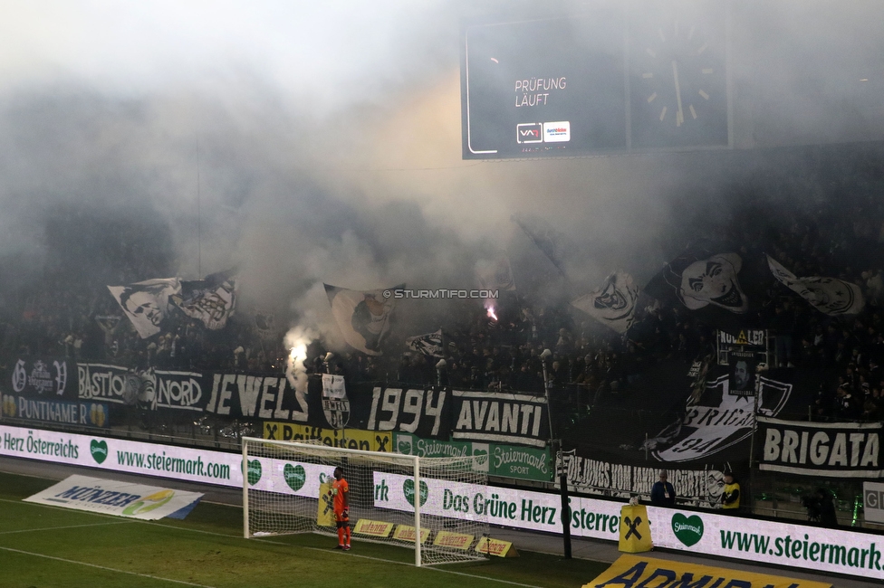 Sturm Graz - Rapid Wien
Oesterreichische Fussball Bundesliga, 17. Runde, SK Sturm Graz - SK Rapid Wien, Stadion Liebenau Graz, 10.02.2023. 

Foto zeigt Fans von Sturm
Schlüsselwörter: pyrotechnik jewels