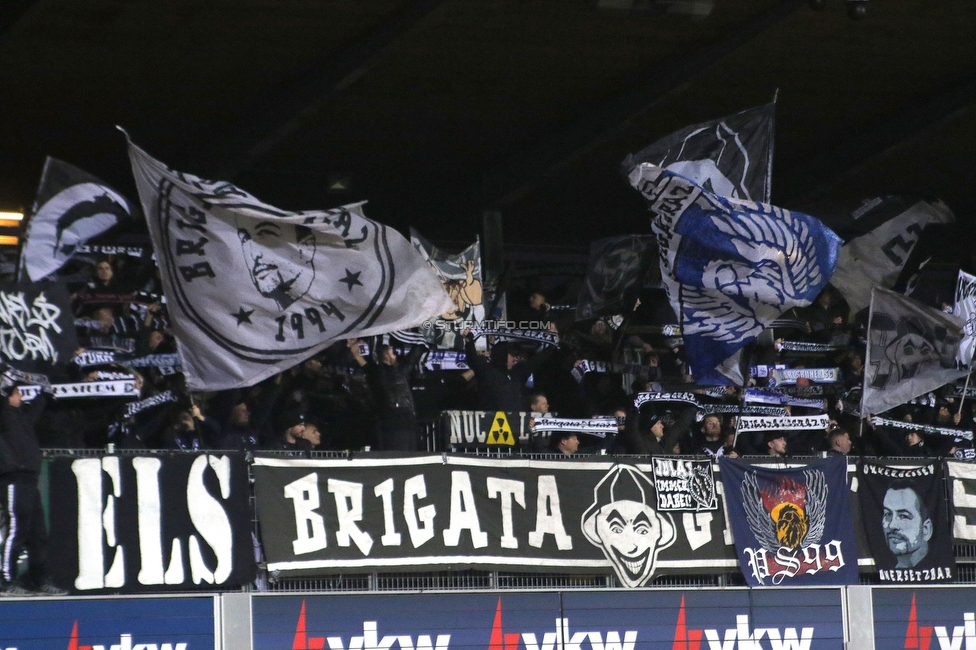 Lustenau - Sturm Graz
Oesterreichische Fussball Bundesliga, 20. Runde, SC Austria Lustenau - SK Sturm Graz, Reichshofstadion Lustenau, 04.03.2023. 

Foto zeigt Fans von Sturm
Schlüsselwörter: schals brigata