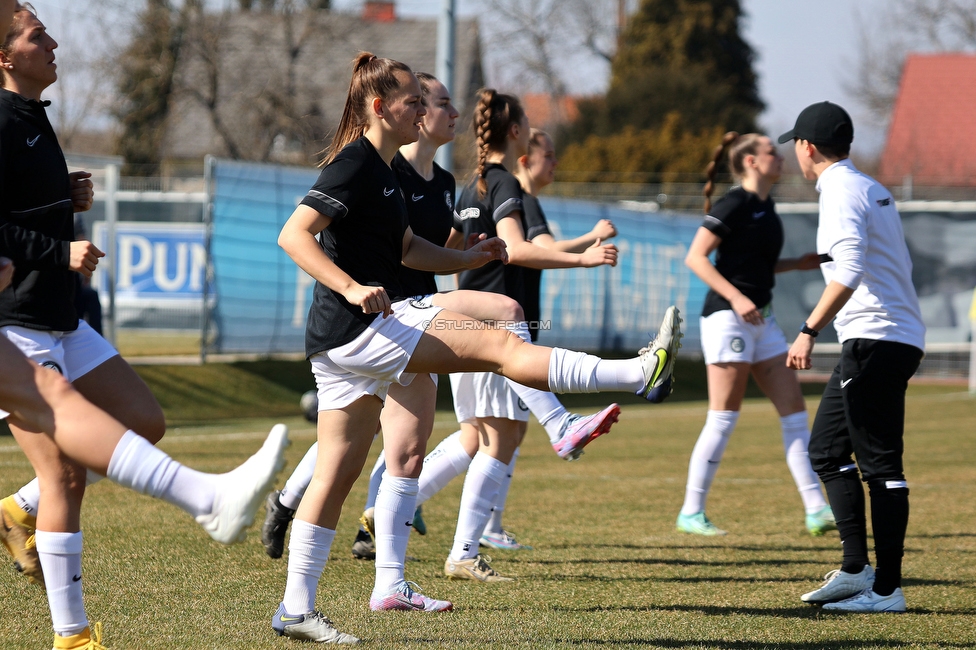 Sturm Damen - Kleinmuenchen BW Linz
OEFB Frauen Bundesliga, 10. Runde, SK Sturm Graz Damen - SPG UNION Kleinmuenchen Blau-Weiss Linz, Trainingszentrum Messendorf, 18.03.2023. 

Foto zeigt die Mannschaft der Sturm Damen
