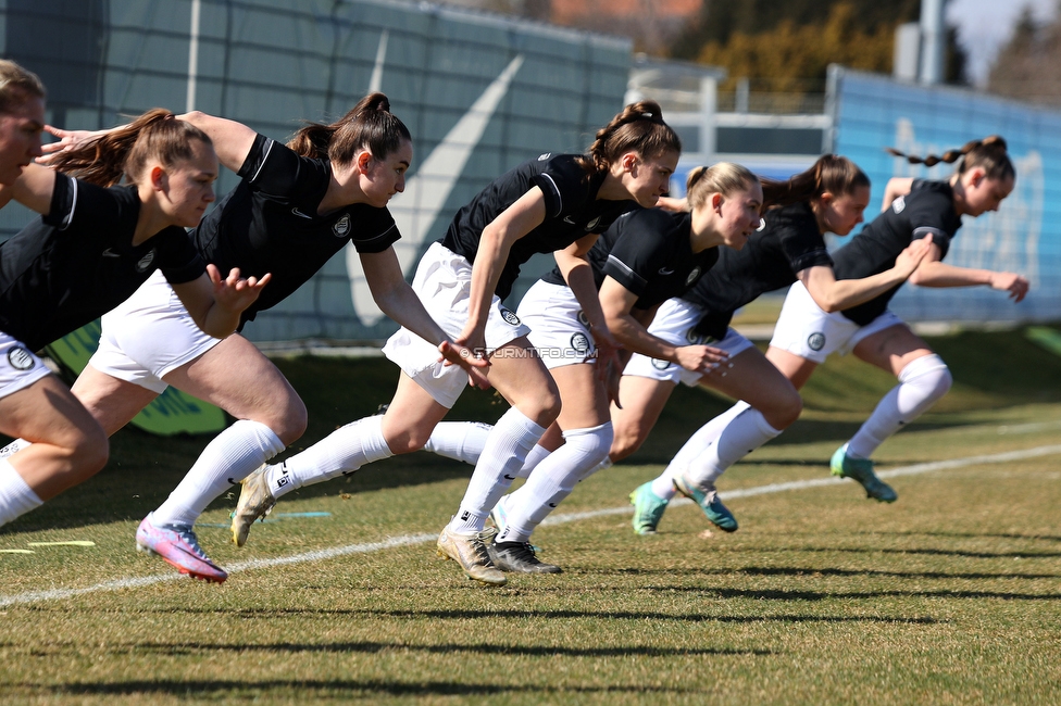 Sturm Damen - Kleinmuenchen BW Linz
OEFB Frauen Bundesliga, 10. Runde, SK Sturm Graz Damen - SPG UNION Kleinmuenchen Blau-Weiss Linz, Trainingszentrum Messendorf, 18.03.2023. 

Foto zeigt die Mannschaft der Sturm Damen
