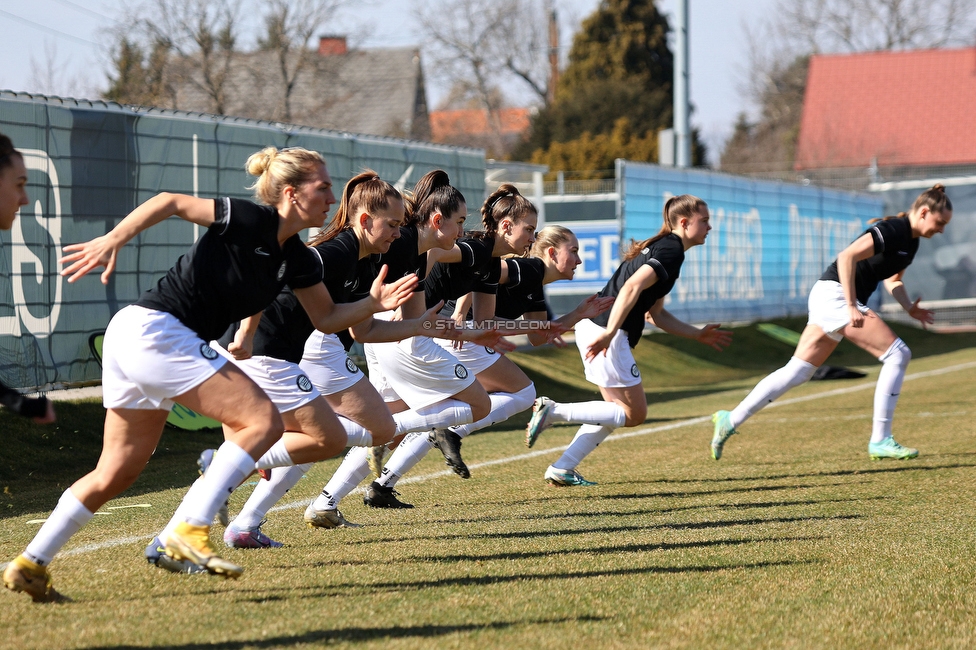 Sturm Damen - Kleinmuenchen BW Linz
OEFB Frauen Bundesliga, 10. Runde, SK Sturm Graz Damen - SPG UNION Kleinmuenchen Blau-Weiss Linz, Trainingszentrum Messendorf, 18.03.2023. 

Foto zeigt die Mannschaft der Sturm Damen
