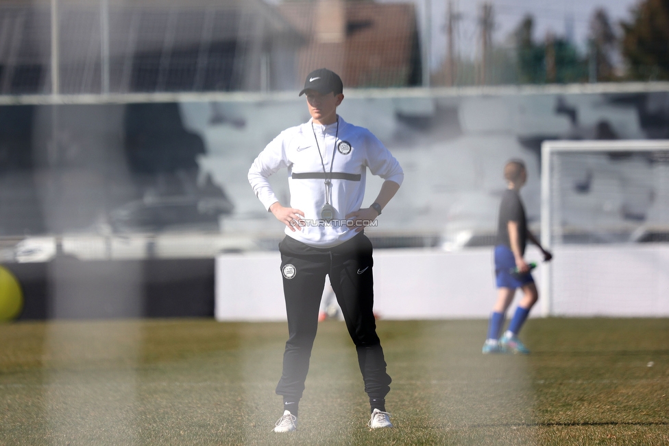 Sturm Damen - Kleinmuenchen BW Linz
OEFB Frauen Bundesliga, 10. Runde, SK Sturm Graz Damen - SPG UNION Kleinmuenchen Blau-Weiss Linz, Trainingszentrum Messendorf, 18.03.2023. 

Foto zeigt Emily Cancienne (Assistenz Trainer Sturm Damen)
