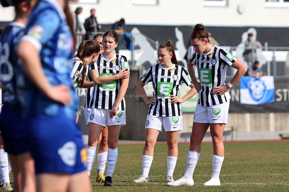 Sturm Damen - Kleinmuenchen BW Linz
OEFB Frauen Bundesliga, 10. Runde, SK Sturm Graz Damen - SPG UNION Kleinmuenchen Blau-Weiss Linz, Trainingszentrum Messendorf, 18.03.2023. 

Foto zeigt Sophie Maierhofer (Sturm Damen), Julia Keutz (Sturm Damen) und Laura Krumboeck (Sturm Damen)
