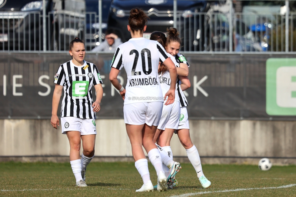 Sturm Damen - Kleinmuenchen BW Linz
OEFB Frauen Bundesliga, 10. Runde, SK Sturm Graz Damen - SPG UNION Kleinmuenchen Blau-Weiss Linz, Trainingszentrum Messendorf, 18.03.2023. 

Foto zeigt Michela Croatto (Sturm Damen), Laura Krumboeck (Sturm Damen) und Julia Keutz (Sturm Damen)
