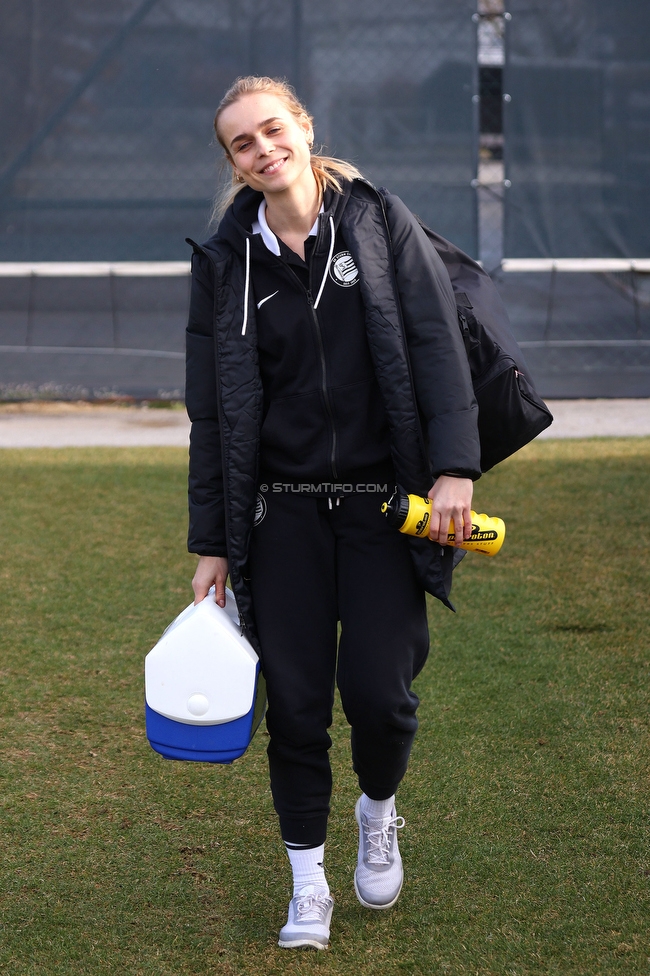 Sturm Damen - Kleinmuenchen BW Linz
OEFB Frauen Bundesliga, 10. Runde, SK Sturm Graz Damen - SPG UNION Kleinmuenchen Blau-Weiss Linz, Trainingszentrum Messendorf, 18.03.2023. 

Foto zeigt Carmen Schauer (Betreuerin Sturm Damen)
