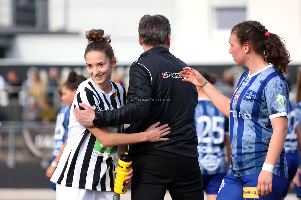 Sturm Damen - Kleinmuenchen BW Linz
OEFB Frauen Bundesliga, 10. Runde, SK Sturm Graz Damen - SPG UNION Kleinmuenchen Blau-Weiss Linz, Trainingszentrum Messendorf, 18.03.2023. 

Foto zeigt Michela Croatto (Sturm Damen) und Christian Lang (Cheftrainer Sturm Damen)
